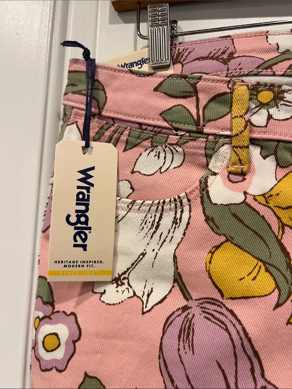 Wrangler Pink Floral Flare Jeans 30x32 - Picture 5 of 9